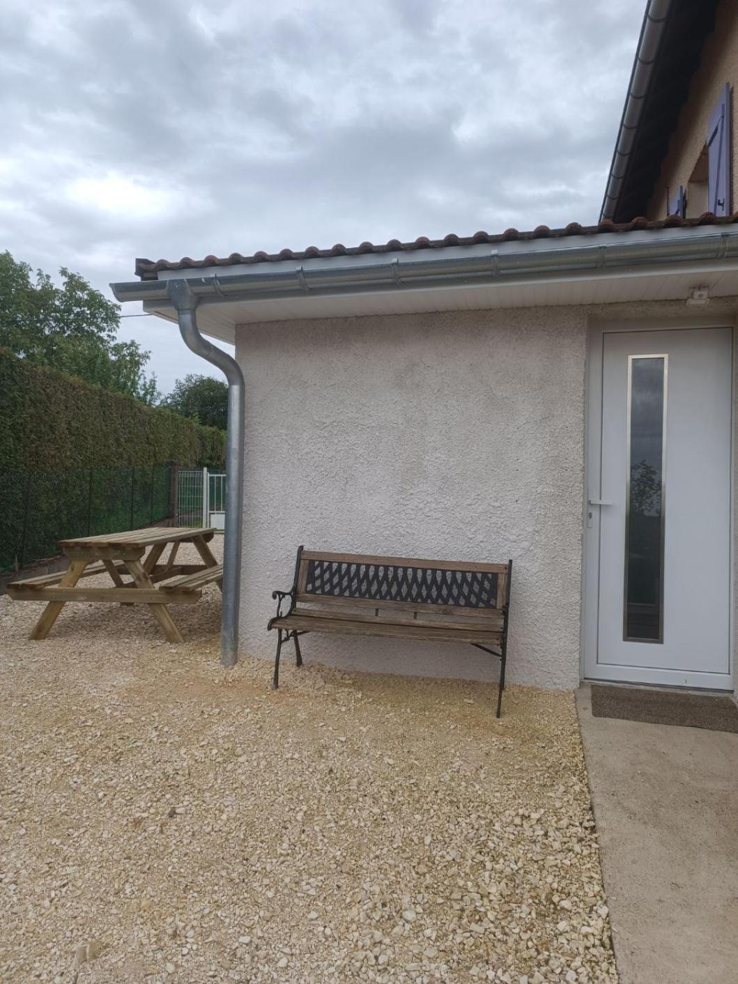 Le Petit Cocon Apartment Montbozon Exterior photo